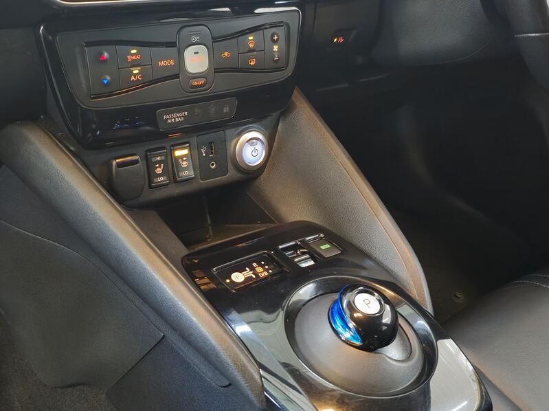 NISSAN LEAF